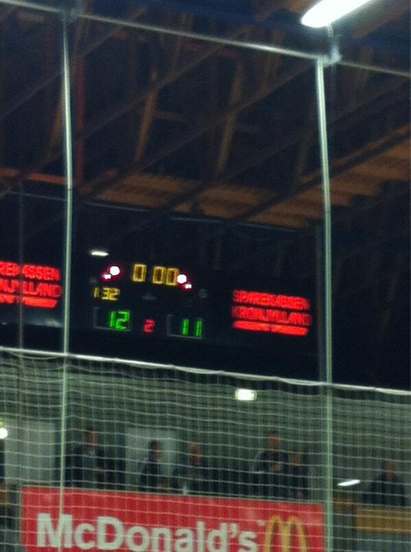 ChanaMasson's tweet photo. Fim do primeiro tempo Randers 12x Skive 11... Nao estou jogando porque senti dores nas costas!!!!! http://t.co/xVt0iOn0Sc