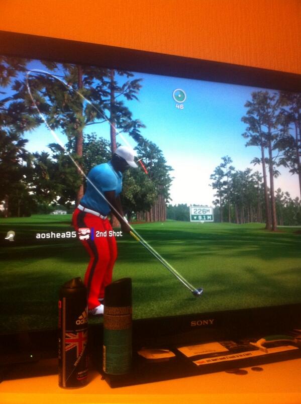 ElliottBriggs2's tweet photo. @AlfieOshea1 If only this was real life ! #golf #masters #9th hole http://t.co/GdtLbrZofl