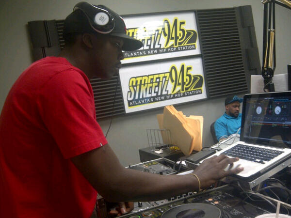 iamBriaJanelle's tweet image. The fam @WHOISDJBLAK going in on @streetz945atl #FixYoFace