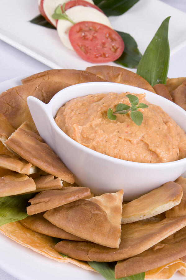 Sabra's tweet photo. Any Roasted Red Pepper hummus fans out there? RT! http://t.co/ymsEdr0td0
