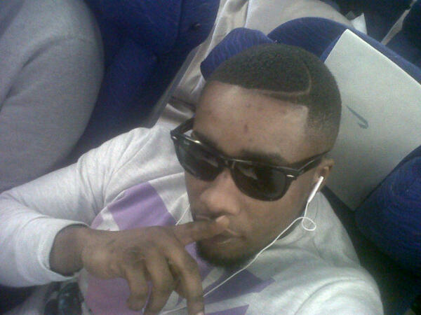 Delboy_100's tweet photo. Fly nigga taking offffff http://t.co/TzhRNDJwxj