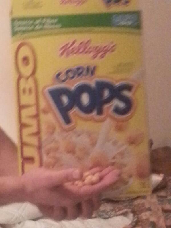 lidstone017's tweet photo. cornpops #cereal #betterthencheeseslices #breakfastofchamlions http://t.co/RsdyCYUkLx