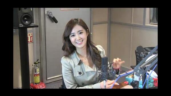 [PIC][14-03-2013]Yuri xuất hiện tại "SBS Power FM Kong Hyeong Jin Cinetown" với tư cách là khách mời vào sáng nay BFSIjCoCUAAM82i