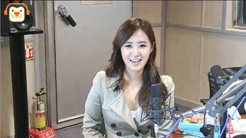 [PIC][14-03-2013]Yuri xuất hiện tại "SBS Power FM Kong Hyeong Jin Cinetown" với tư cách là khách mời vào sáng nay BFSIsT3CQAAJjQ0