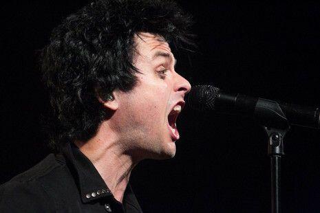 GreenDayImages's tweet photo. Billie Joe at the Marquee , Tempe, AZ 03/11/2013 http://t.co/pK5qVcYwDb