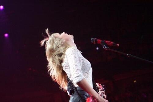Ashley20Love's tweet photo. RED mini bang flip http://t.co/69TSNKy0Mv