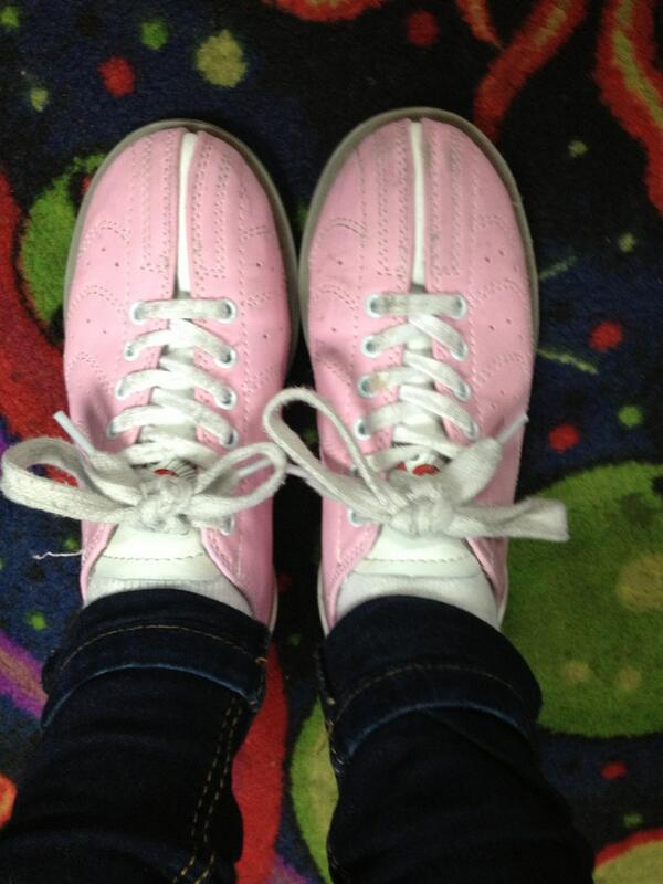 alishaLcharmley's tweet photo. Pink bowling!! http://t.co/ikKICdqkDR