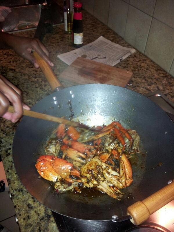 nandit_016's tweet photo. Black pepper crab with @Choclit116 http://t.co/xCgAKbMVhi