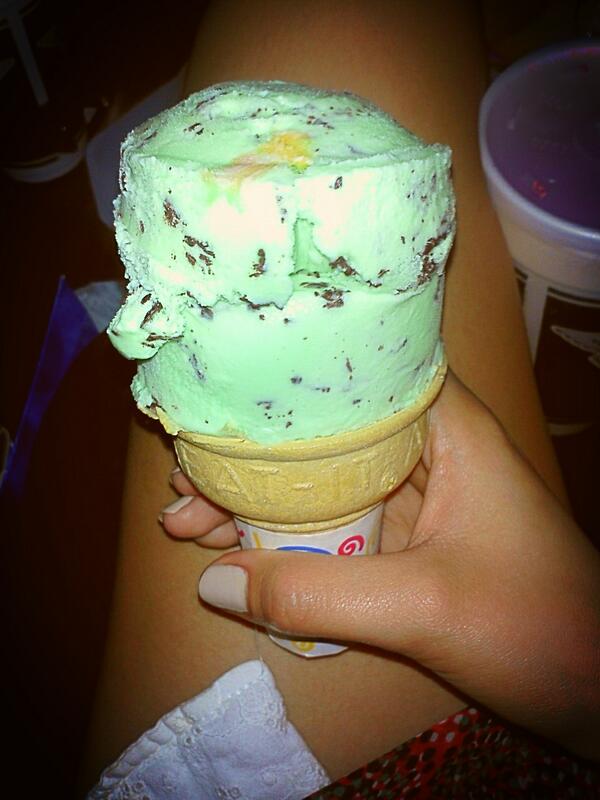 TheVic13's tweet image. "@KeepnUpWithMigs: #fatlife http://t.co/ePxjmSXgpc" #BombBay