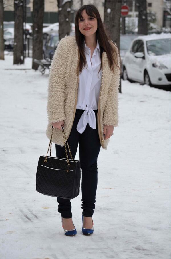 RejaneMode's tweet photo. Sac Chanel bleu marine vintage parfait état cuir agneau souple 900€ rejanemode@gmail.com RT :) http://t.co/RjFKMYlXFb