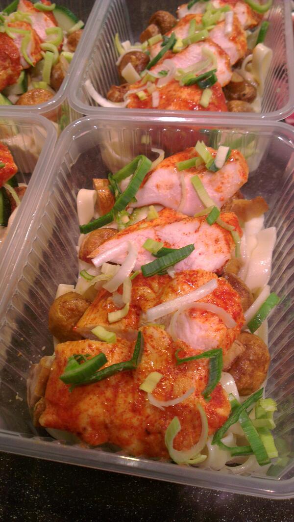 Kip tagliatelle, een kant en klare maaltijd met malse kipfilet, champignonsaus,courgette en gebakken champignons!!!