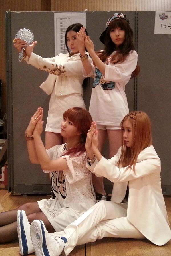 GLAM_twtr's tweet photo. 거울아~ 거울아 세상에서 누가 제일 예쁘니? #GLAM 이요!!! 오늘 첫 방송 잘 보셨죠^^? 여러분과 같이 힘을 모아 남은 방송도 쭉쭉쭉~ 쭉쭉쭉~ http://t.co/28LJXqJOYg
