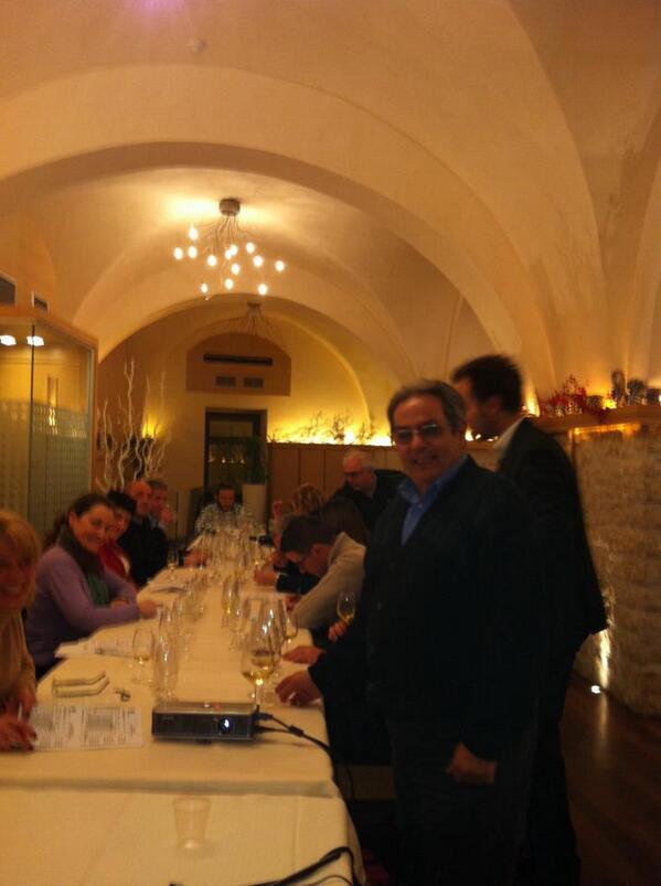 ONAV_BAT's tweet photo. Il Consigliere Nazionale, Pasquale Porcelli, guida la degustazione territoriale monotematica sui vini della #Toscana http://t.co/PRXsIdVFV6
