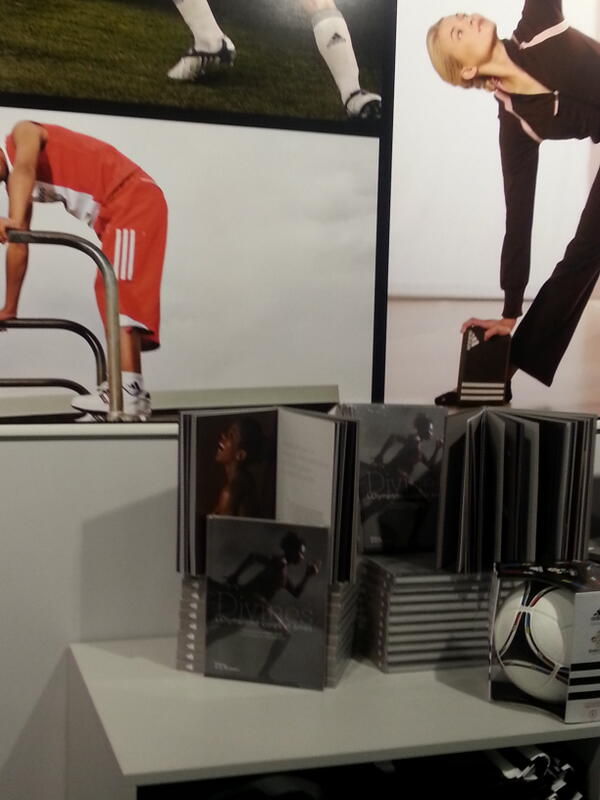 ninakanto's tweet photo. nina kanto en vente chez adidas maizière les metz le choc http://t.co/O6BUVik1PX