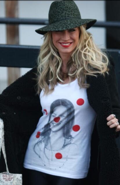 Total_VanOuten's tweet photo. Looking amazing arriving at ITV Studios yesterday @denise_vanouten http://t.co/qjTH6Y01d7