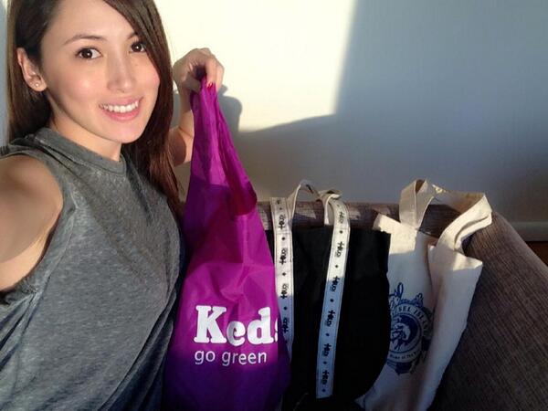 Look hw many I hve of Tumbler bag and recycled shopping bag @filantropi_w ,nw it's hard to choice wich one I wll use