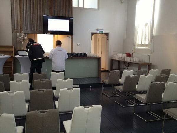 Veenma's tweet photo. Voorbereiding spuitlicensie middag
Hoveniers en gemeente http://t.co/MkXZPALenr