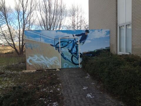 jildau08's tweet photo. Wat 'n plaatje, dit fietsenhok bij ons kantoor aan de Badweg met dank aan @groothaarorth en @HaanReklame http://t.co/hiFwaFuCdK