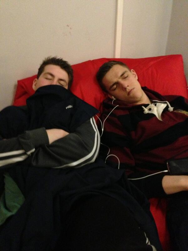 snart deler de seng også