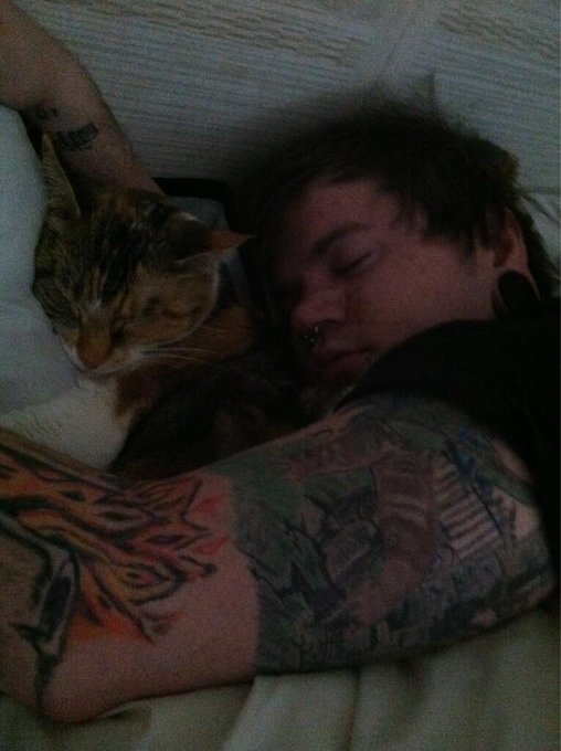 Look how I found my two favorites sleeping this morning . :) http://t.co/wyWMS5dscT<a href="/tag/waaf"class="tags"><span>#waaf</span></a>