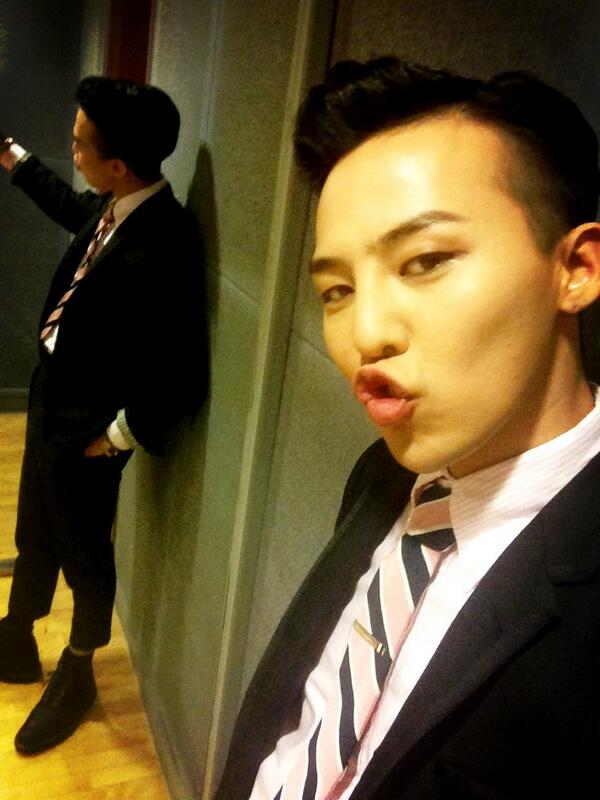 IBGDRGN's tweet photo. '화신' 녹화중 셀카질  http://t.co/WTtR87B2My