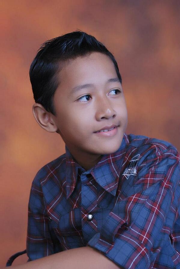 We9ALAXYspensa_'s tweet image. *teriakanpenonton* *genmassliciousberaksi* *mimindiemaja* @Genmass_Azzee #memberfact