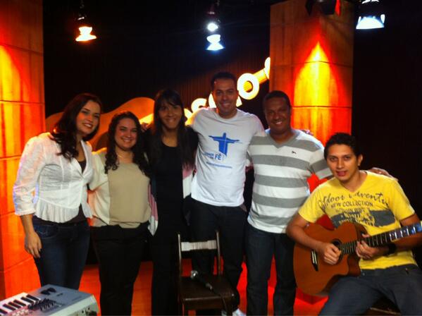 LouvorAcustico's tweet photo. Gravando no @webtvcn com cantores do Projeto Louvor Acustico 2 http://t.co/av38FfOadd
