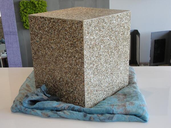 Foto di pouf in tetra pack riciclato. Per altre foto e info facebook.com/materiaapplica…