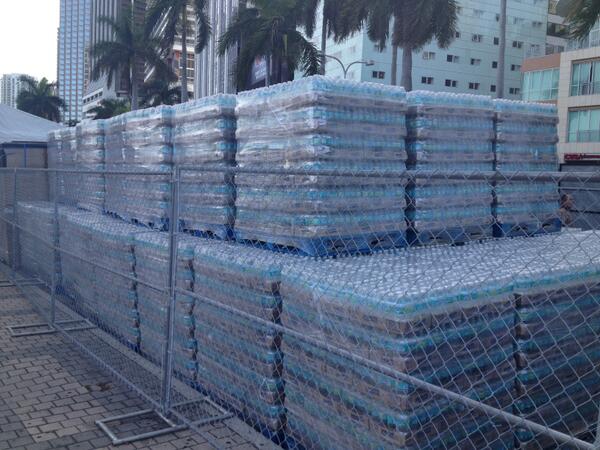 gabs1229's tweet photo. Free water for #ULTRA13? Check!!! @ultramusic http://t.co/5v0zYvnXWl