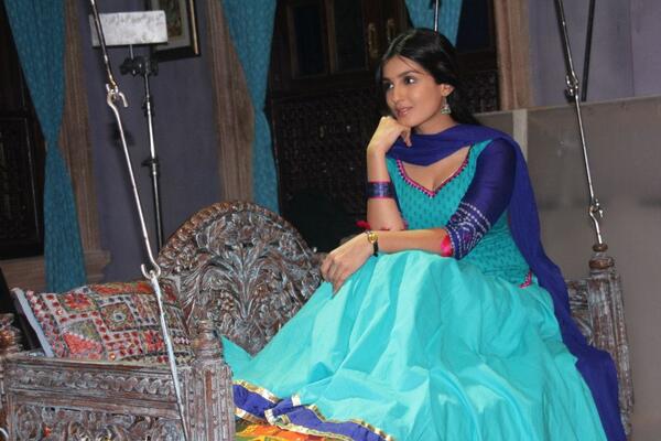 ShinyDoshiFC's tweet photo. Offscene #SaraswatiChandra #Shiny so beautiful @StarPlus http://t.co/gC26ql3Ueb