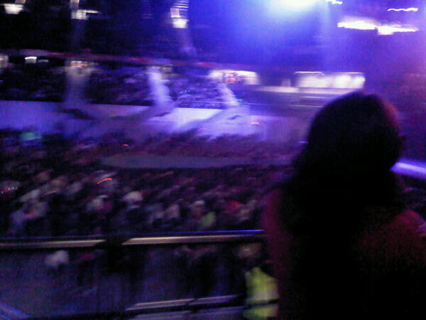 menapaz98's tweet photo. Enn el conciertoo de justin bieverr con @inesmencos http://t.co/FY8Vj6Jolj
