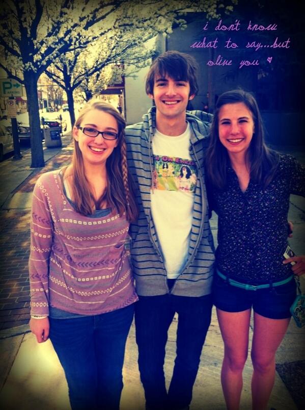 areagz's tweet image. one of my all time favorite nights&amp;lt;3 #tbt #Digitour2012 #allentown @heyitsmebeccat @davedays