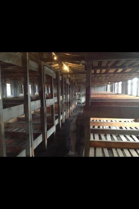Eudemar150's tweet photo. @Moluskein tomada por la prima de un amigo en un museo en alemania, estaba sola y tomo la foto atravez de un espejo http://t.co/bFsAOCFayZ