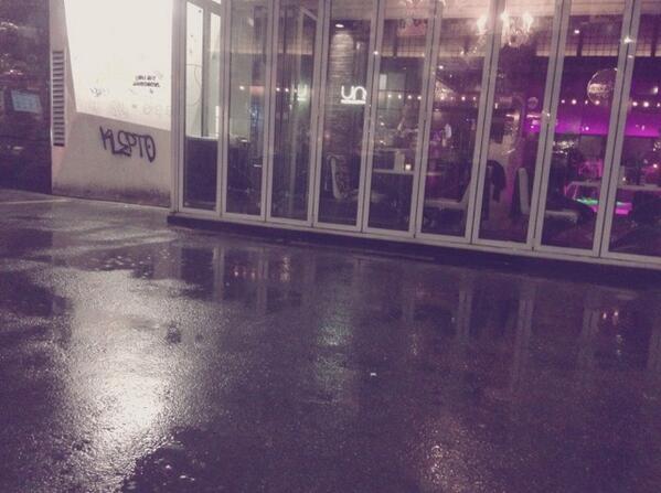 missyoum's tweet photo. 감정의 사치를 즐기기로 하다. 혹은 모른척하기로 하다. http://t.co/hvwrJ0XLvy