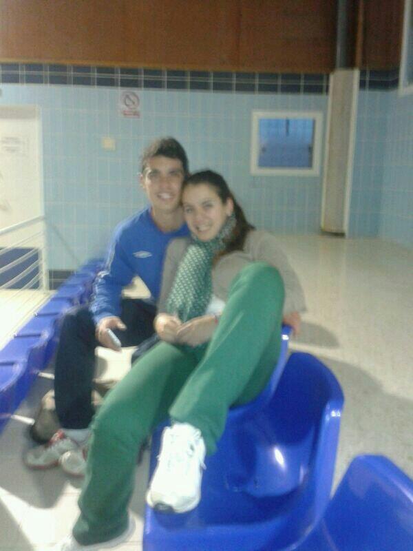 juansolis1992's tweet photo. En la piscina con mi guapaa @Rociio_Ramii http://t.co/TAcYfYBxpO