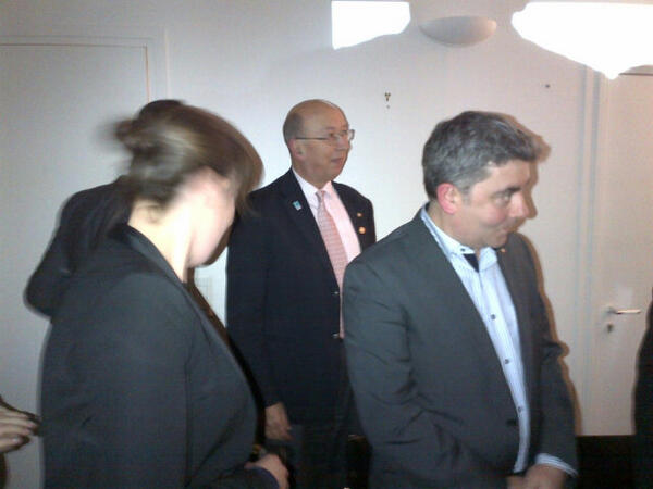 ClementSouyri's tweet photo. Arrivée du gouverneur. #ROD1660 http://t.co/ZLI6HoFzeE
