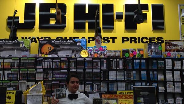 kristafromsyd's tweet photo. RELEASE DAY @JBMacquarie FOR @jtimberlake 20/20 EXPERIENCE BUY IT NOW :) http://t.co/783OLjGXJq