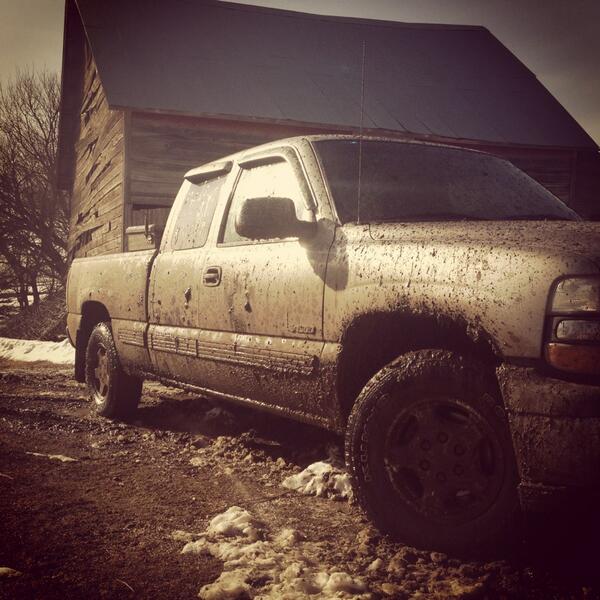 PresidentChaska's tweet photo. You know your trucks dirty when you can't even see the Camo on it #LooksBadAss http://t.co/wiogCXfjuM