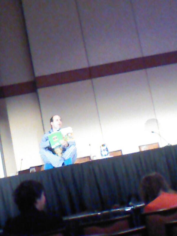 HiveLearningNYC's tweet image. AMNH Hiver @mmmooshme Reads Franklin Gets A Badge in jammies &amp;amp; criss cross applesause position 4 his #dml2013 ignite