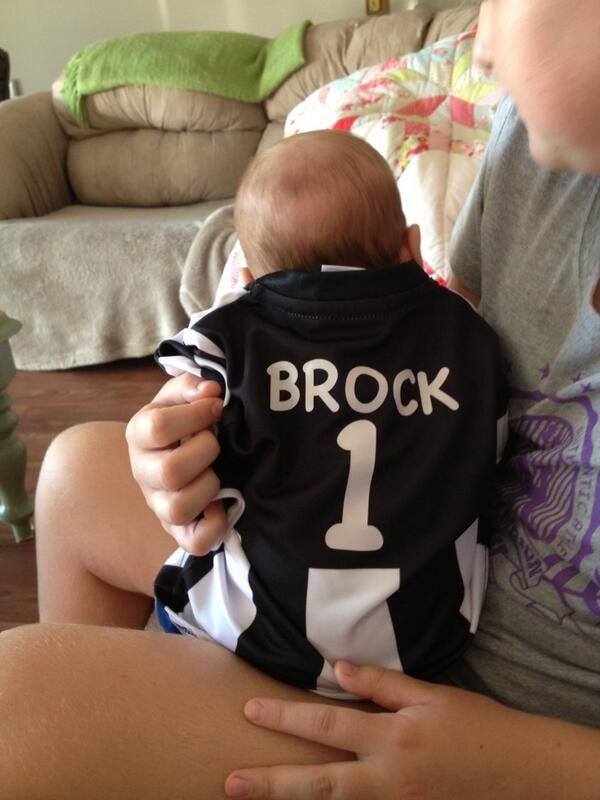 eshields114's tweet photo. 1 lucky boy #hotpies #collingwood @T_Rock_Loz @birbarajoey @Paulywernz @normo25 http://t.co/SJyXaPfVkR