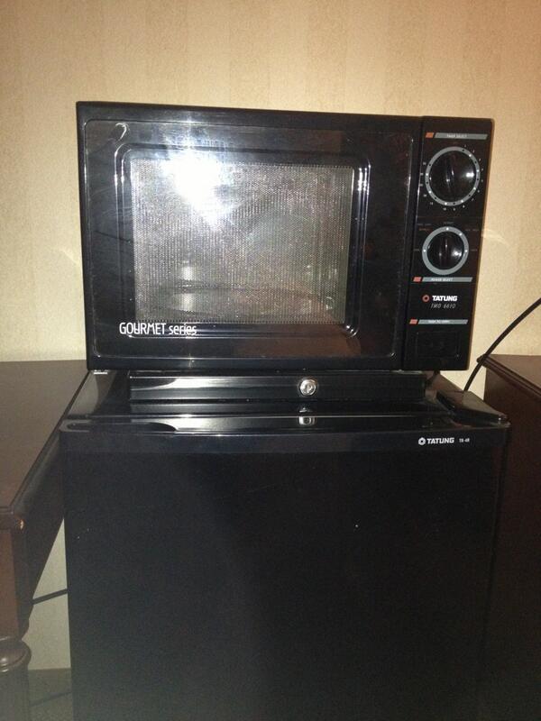 rondadu22's tweet image. Microwave And fridge combo #theftproblems #DUsoftball.