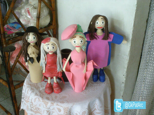 cookeymunsta's tweet photo. Las quiero todaass RT @GkPatArc: @ladygaga I hope someday you can see the #dolls I do. I make them with love  http://t.co/NNHkHzeUt8"