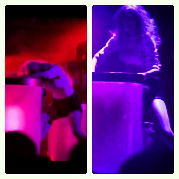 SwiftTourNews's tweet image. Taylor playing the drums during Holy Ground! #goTay #REDTourOmaha