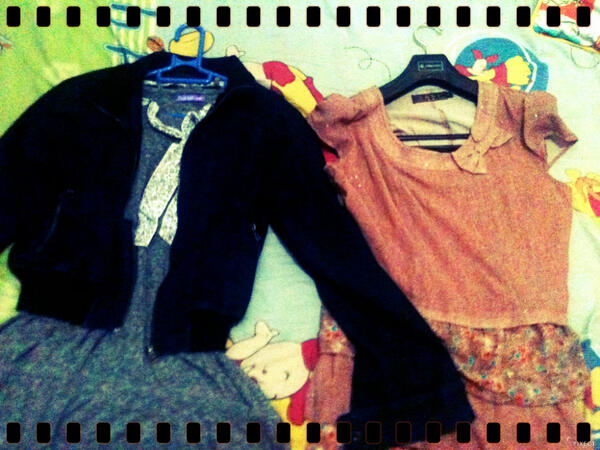 EvelynGiulietta's tweet image. Which outfit i should wear today ? #SchoolStuff #MexicanProblem #Pixect