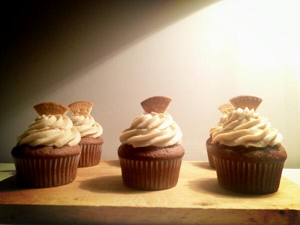 LeDouxCollage's tweet photo. Estas son nuestras #cupcake de #chocolate y #galleta #maría!! Increíbles! Como comerse un colacao con marías! Mmmm http://t.co/7HxxLIopkV