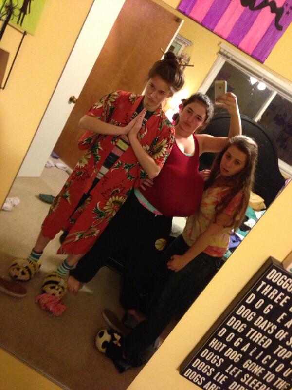 iamclur's tweet image. Asian, pregnant chola, and stoner #doinghomework