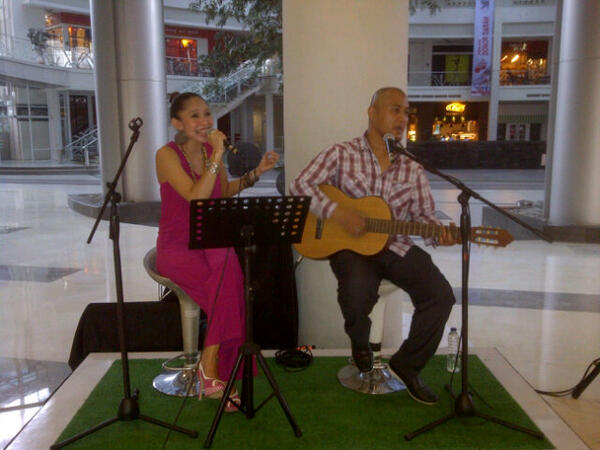 triwidadari_eo's tweet photo. Sore ini Shanty Maryam &amp; Friend at @epiwalk in lobby gf 15.30-18.00 ♬ http://t.co/NUCEWwvSDR
