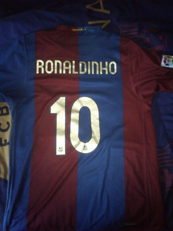 xava41's tweet photo. Lo que e encontrado por el armario!! Que lastima que se hechara a perder #mitico http://t.co/nyiFFFHhie