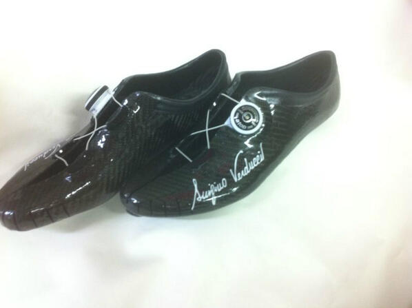 LGNSport's tweet photo. questo è un modello di scarpe su misura personalizzabili http://t.co/74rGDYmiVe
