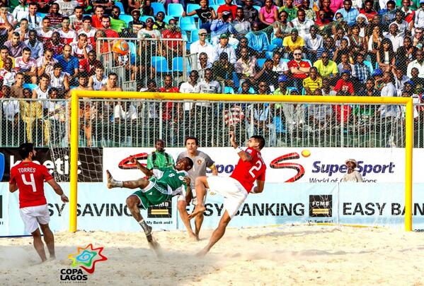 CopaLagosBS's tweet image. #CopaLagos2012 #Overheadkick RT If you can do this! #BeachSoccer #Nigeria @zeezaga